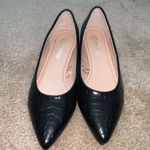 Black alligator print flats